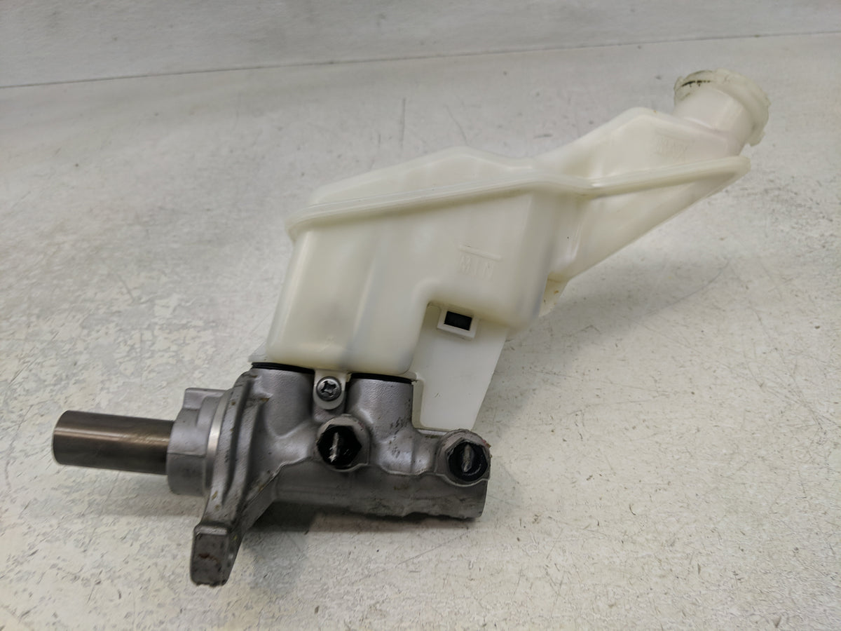 2013-2019 Hyundai Santa Fe Brake Master Cylinder 1312066 - Oemusedautoparts1.com