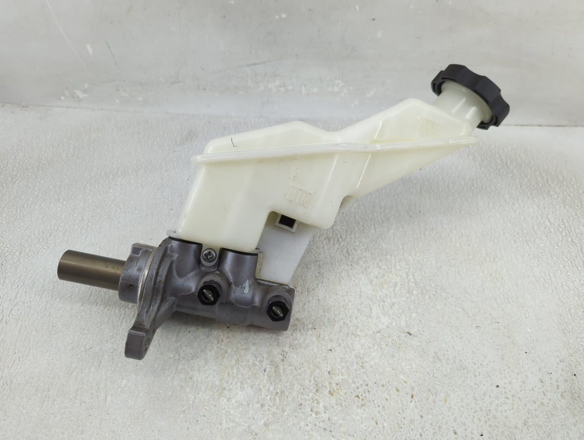2013-2019 Hyundai Santa Fe Brake Master Cylinder 1312710 - Oemusedautoparts1.com