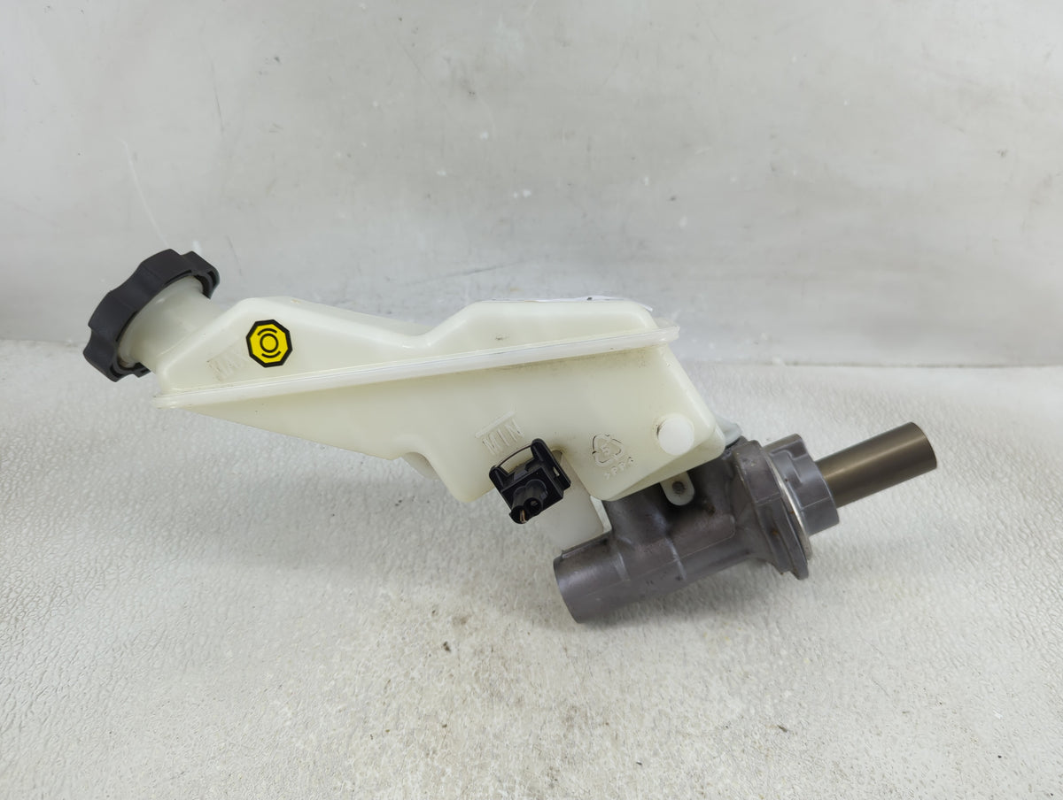2013-2019 Hyundai Santa Fe Brake Master Cylinder 1312710 - Oemusedautoparts1.com
