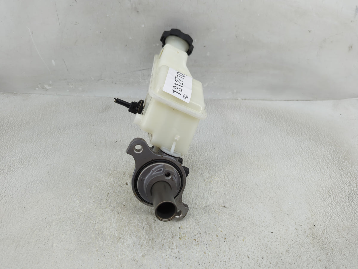 2013-2019 Hyundai Santa Fe Brake Master Cylinder 1312710 - Oemusedautoparts1.com