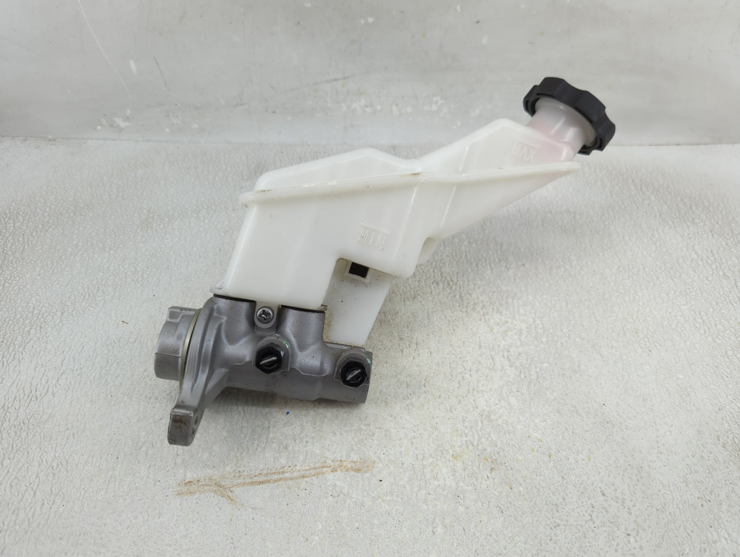 2013-2019 Hyundai Santa Fe Brake Master Cylinder 1312779 - Oemusedautoparts1.com