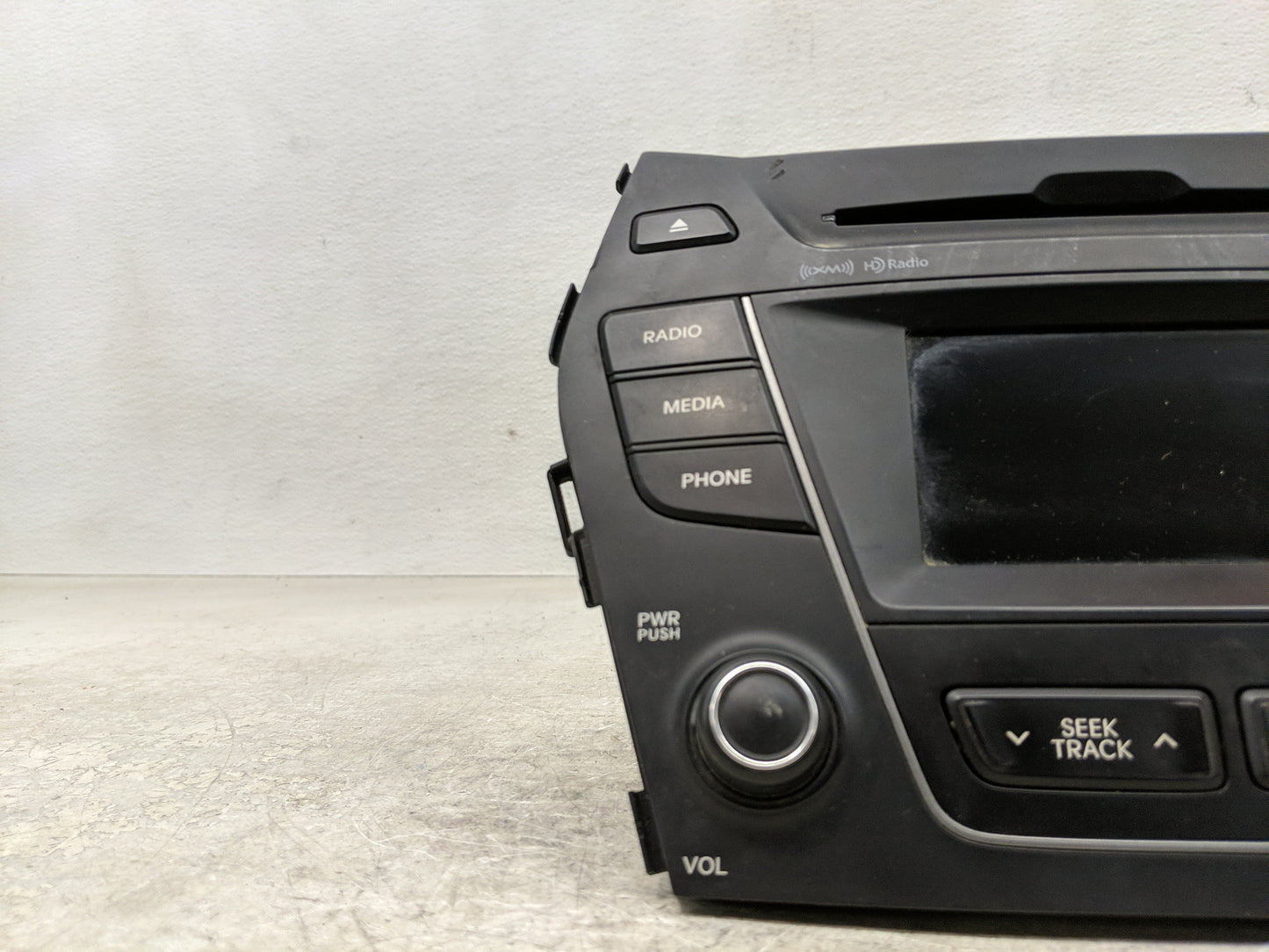 2013-2016 Hyundai Santa Fe Radio AM FM Cd Player Receiver Replacement P/N:96180B8950 Fits Fits 2013 2014 2015 2016 OEM Used 