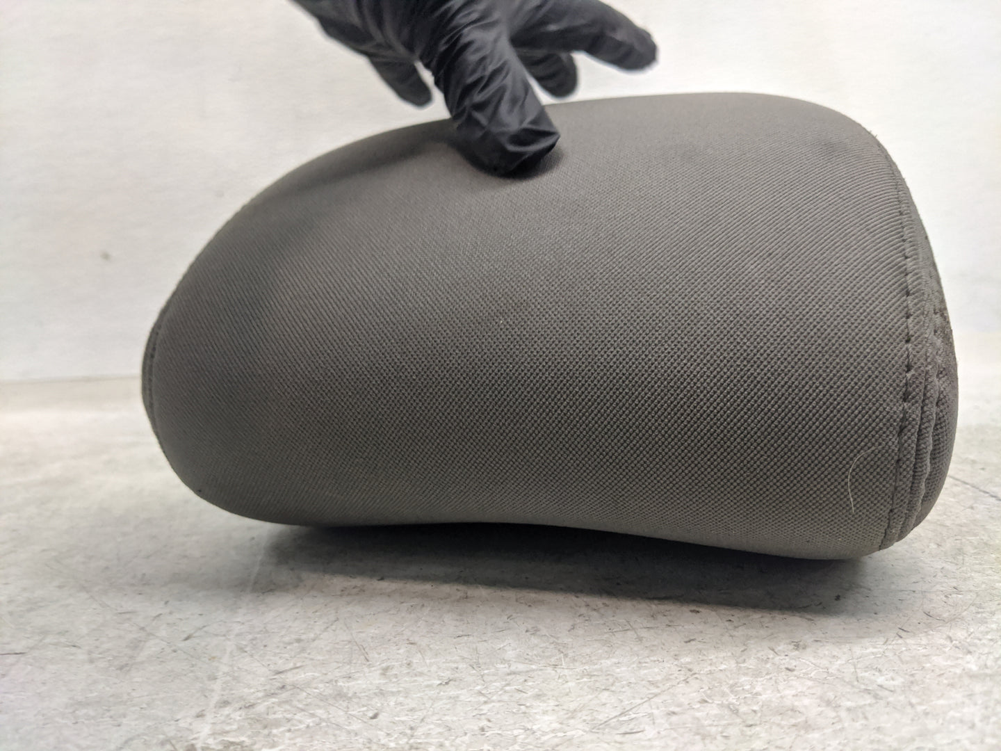 2016 Hyundai Santa Fe Headrest Head Rest Front Driver Passenger Seat Fits OEM Used Auto Parts - Oemusedautoparts1.com