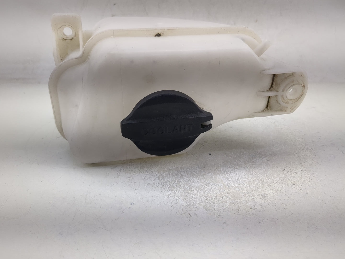 2013-2018 Hyundai Santa Fe Windshield Washer Fluid Reservoir Bottle Oem - Oemusedautoparts1.com