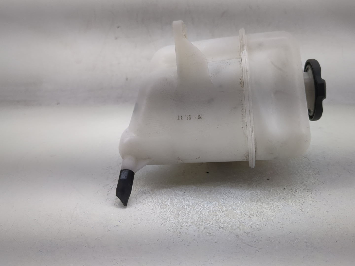 2013-2018 Hyundai Santa Fe Windshield Washer Fluid Reservoir Bottle Oem - Oemusedautoparts1.com