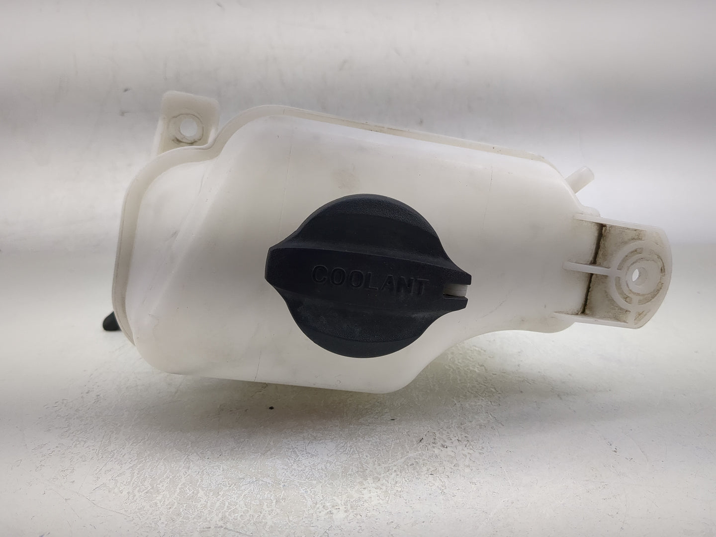 2013-2018 Hyundai Santa Fe Windshield Washer Fluid Reservoir Bottle Oem - Oemusedautoparts1.com