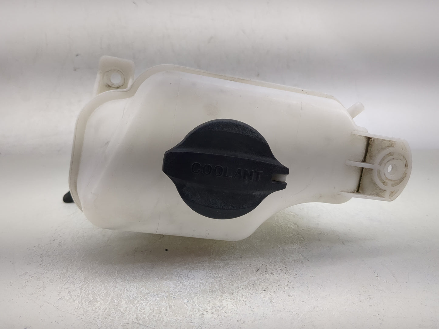 2013-2018 Hyundai Santa Fe Windshield Washer Fluid Reservoir Bottle Oem - Oemusedautoparts1.com