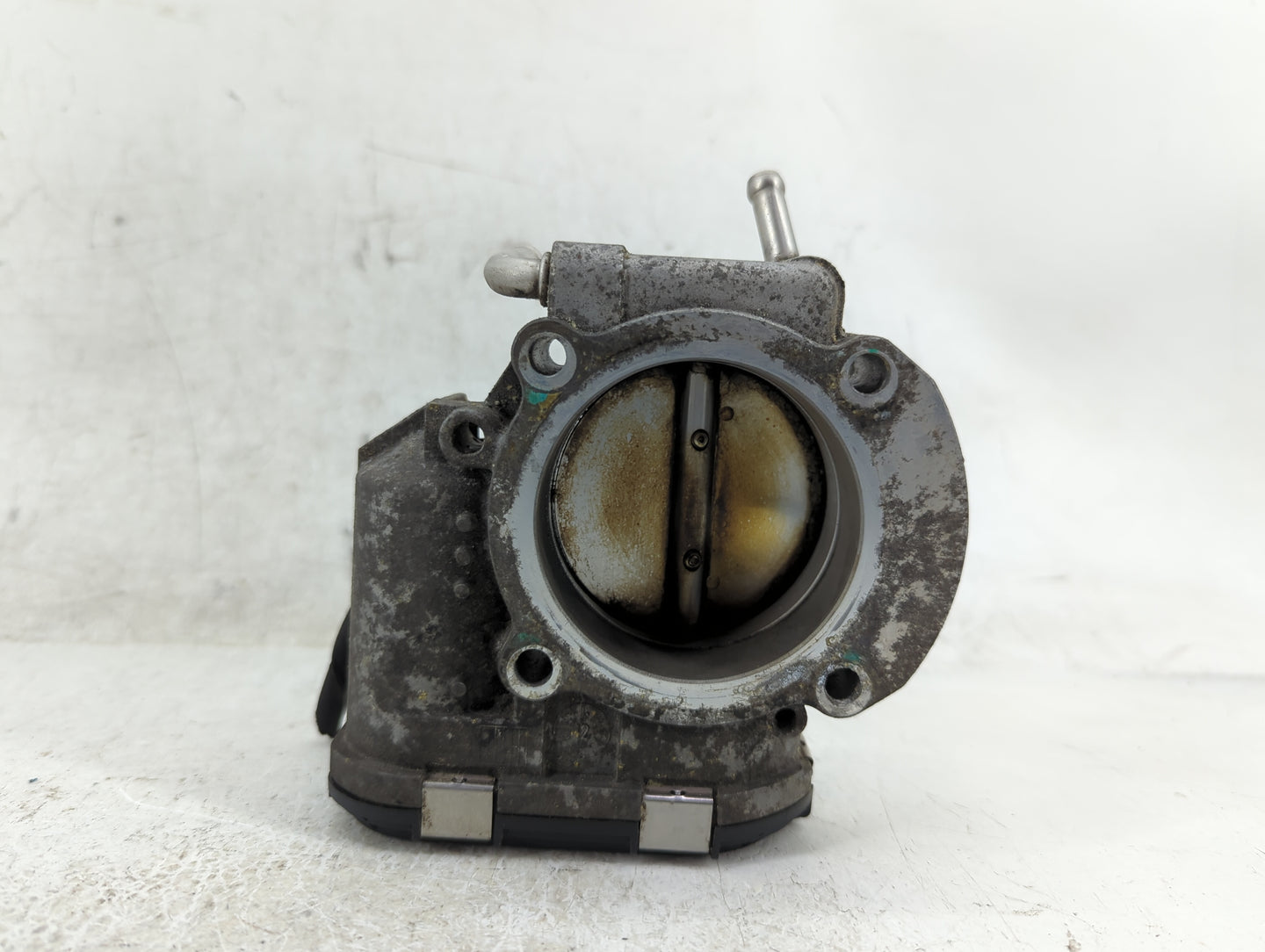 2016 Hyundai Santa Fe Throttle Body P/N:35100-2G700 Fits Fits 2011 2012 2013 2014 2015 OEM Used Auto Parts - Oemusedautopart