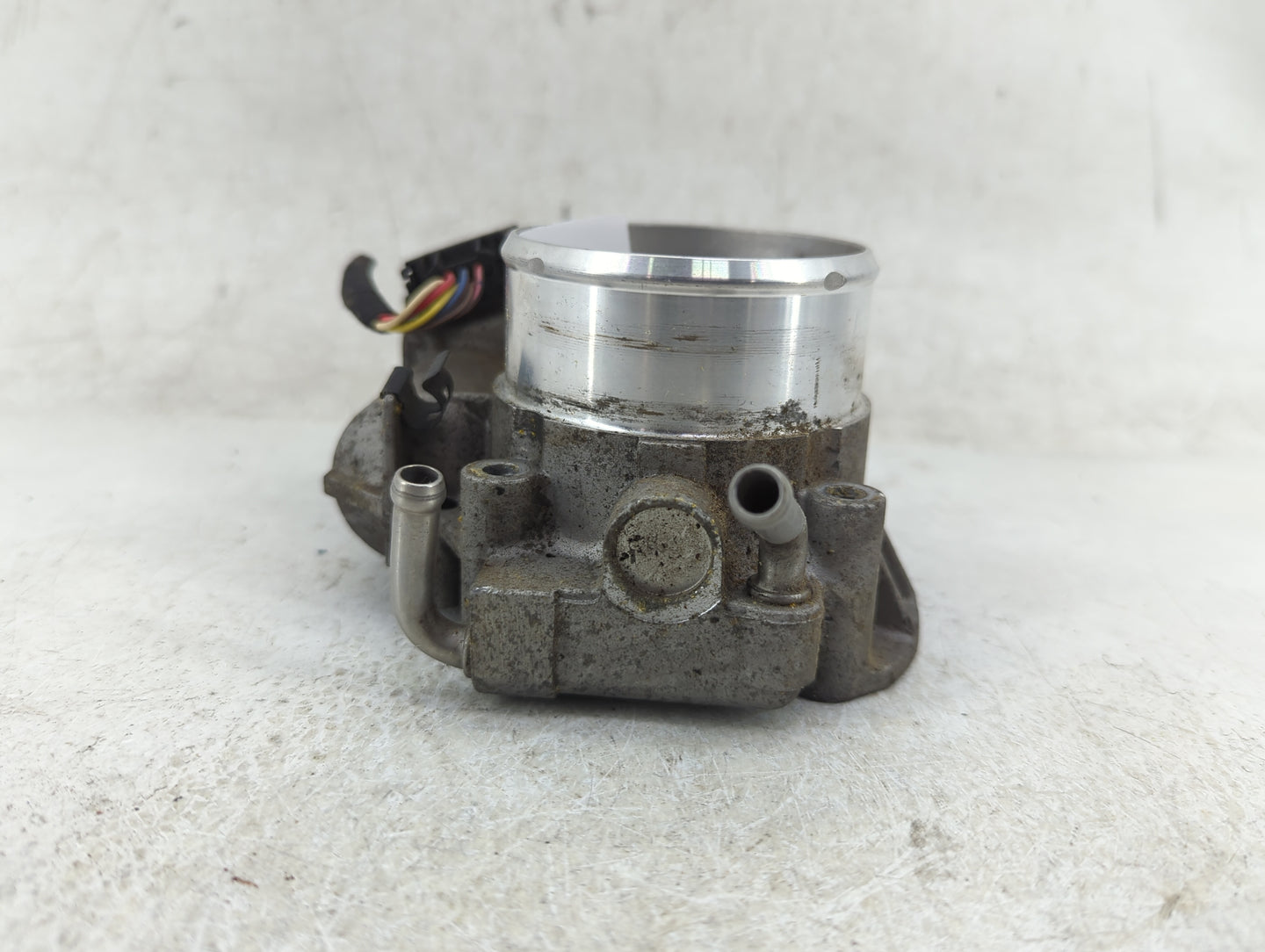 2016 Hyundai Santa Fe Throttle Body P/N:35100-2G700 Fits Fits 2011 2012 2013 2014 2015 OEM Used Auto Parts - Oemusedautopart