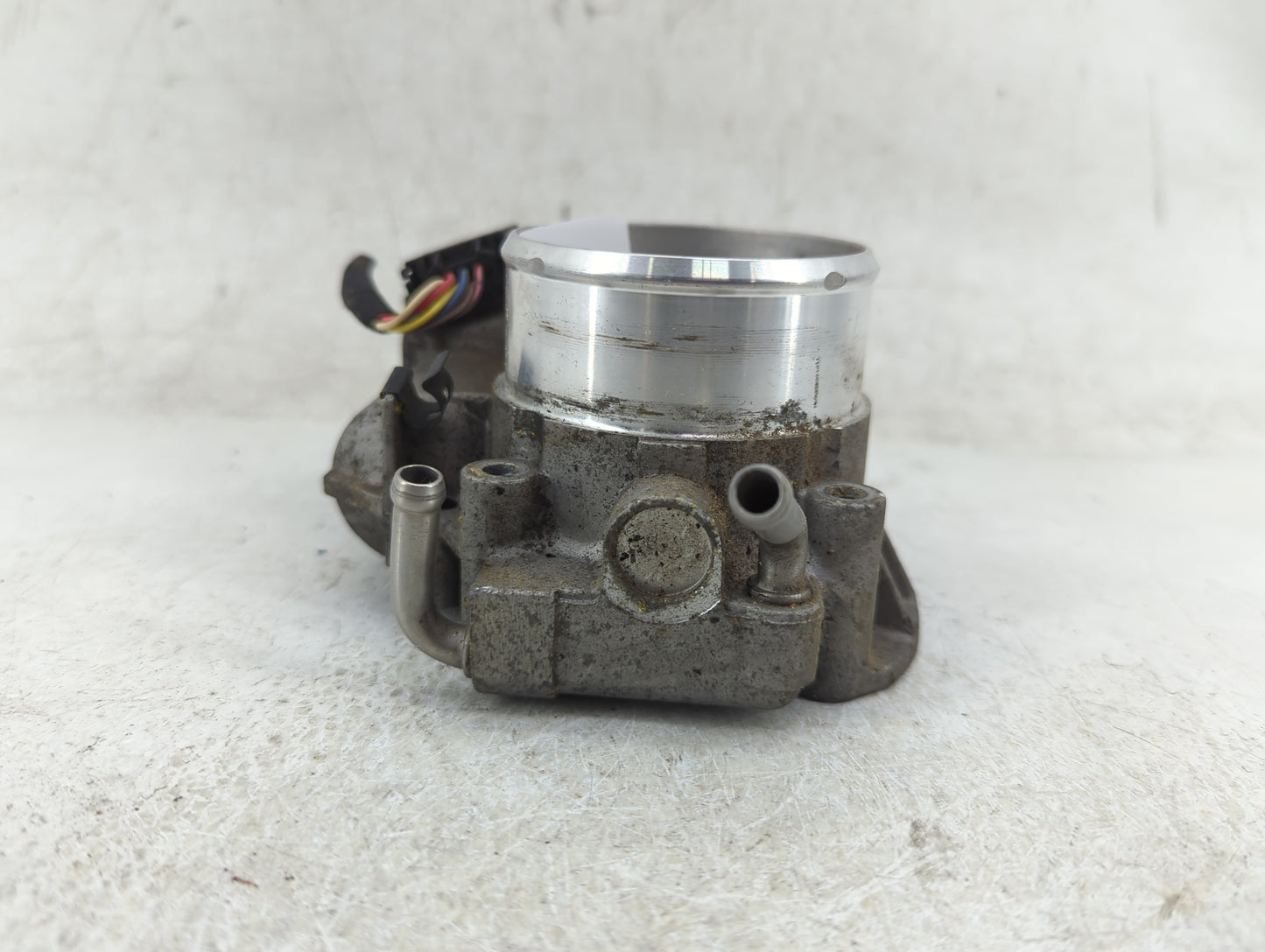 2016 Hyundai Santa Fe Throttle Body P/N:35100-2G700 Fits Fits 2011 2012 2013 2014 2015 OEM Used Auto Parts - Oemusedautopart