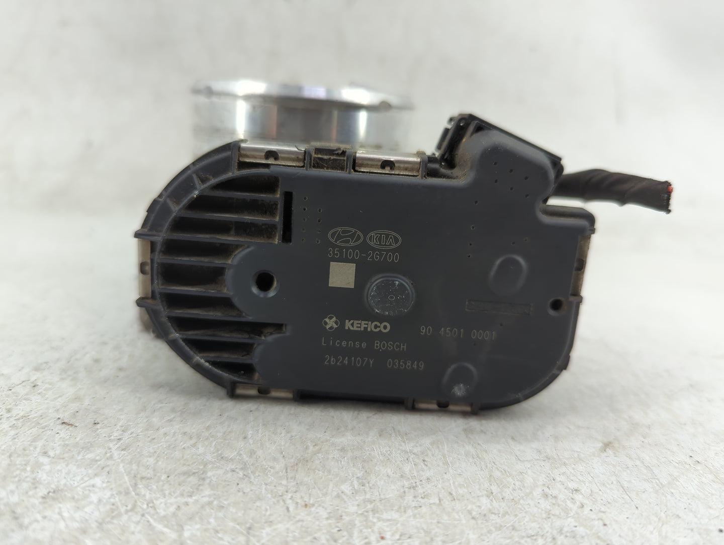 2016 Hyundai Santa Fe Throttle Body P/N:35100-2G700 Fits Fits 2011 2012 2013 2014 2015 OEM Used Auto Parts - Oemusedautopart