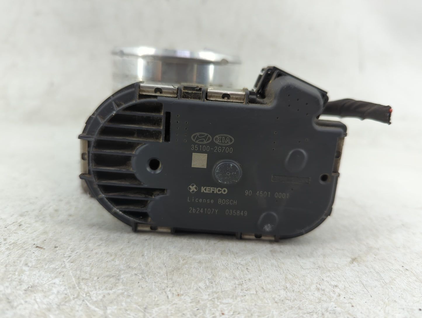 2016 Hyundai Santa Fe Throttle Body P/N:35100-2G700 Fits Fits 2011 2012 2013 2014 2015 OEM Used Auto Parts - Oemusedautopart