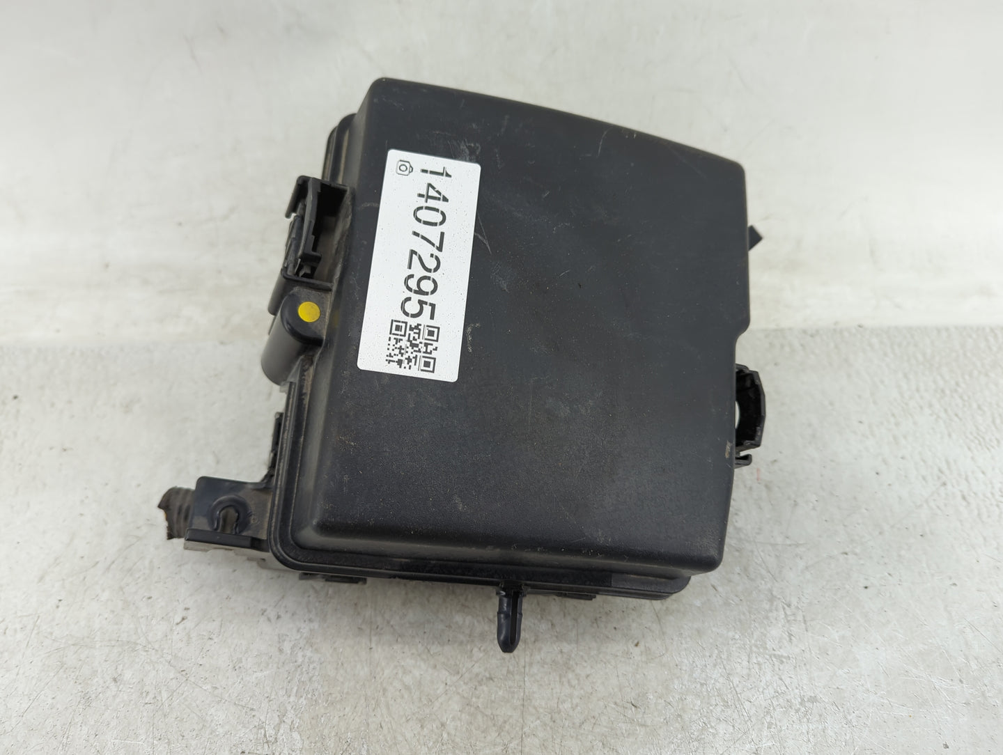 2016 Hyundai Santa Fe Fusebox Fuse Box Panel Relay Module Fits OEM Used Auto Parts - Oemusedautoparts1.com