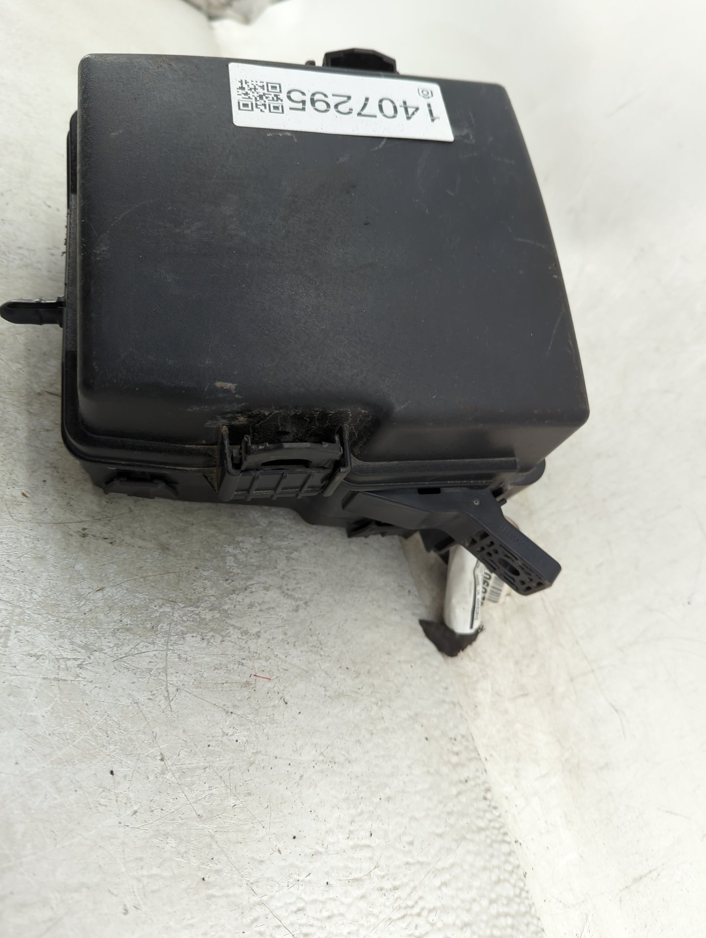 2016 Hyundai Santa Fe Fusebox Fuse Box Panel Relay Module Fits OEM Used Auto Parts - Oemusedautoparts1.com