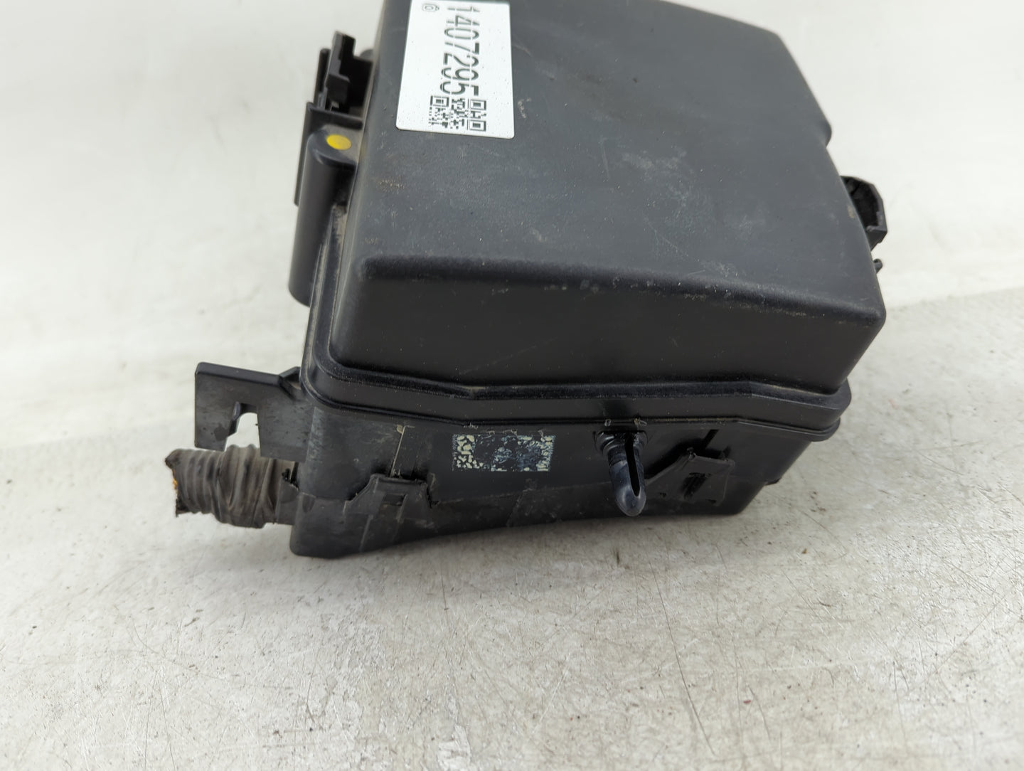 2016 Hyundai Santa Fe Fusebox Fuse Box Panel Relay Module Fits OEM Used Auto Parts - Oemusedautoparts1.com
