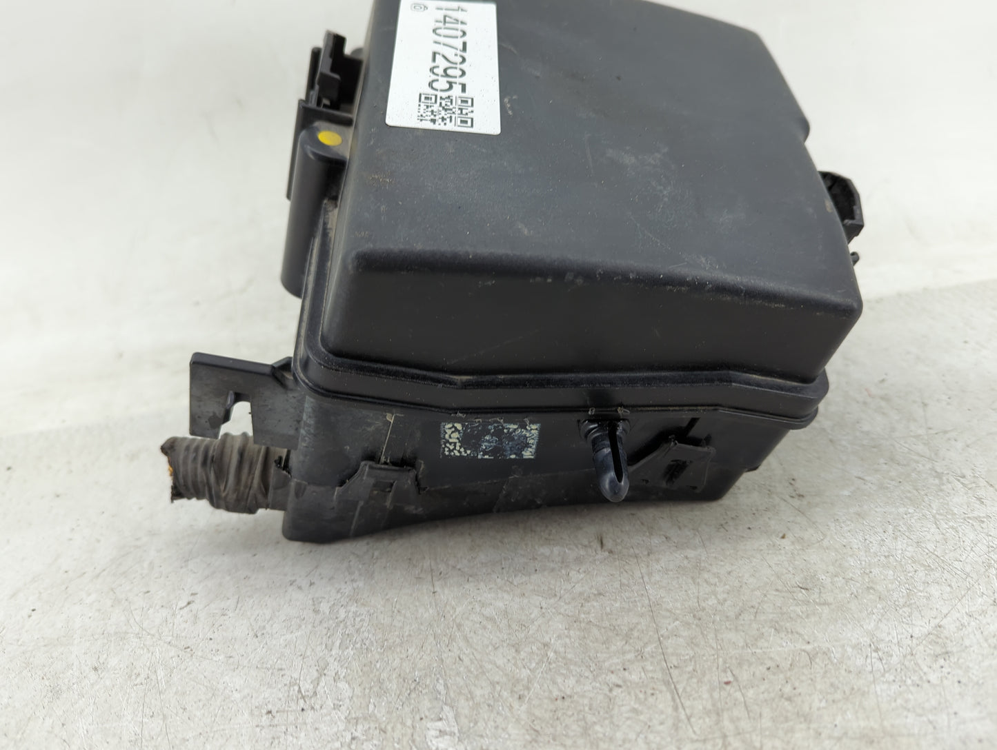 2016 Hyundai Santa Fe Fusebox Fuse Box Panel Relay Module Fits OEM Used Auto Parts - Oemusedautoparts1.com