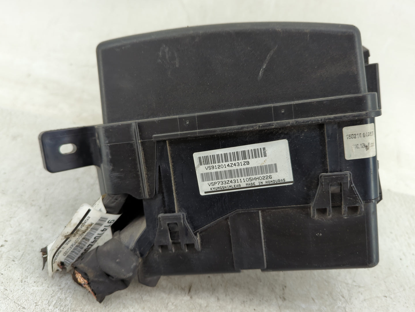 2016 Hyundai Santa Fe Fusebox Fuse Box Panel Relay Module Fits OEM Used Auto Parts - Oemusedautoparts1.com