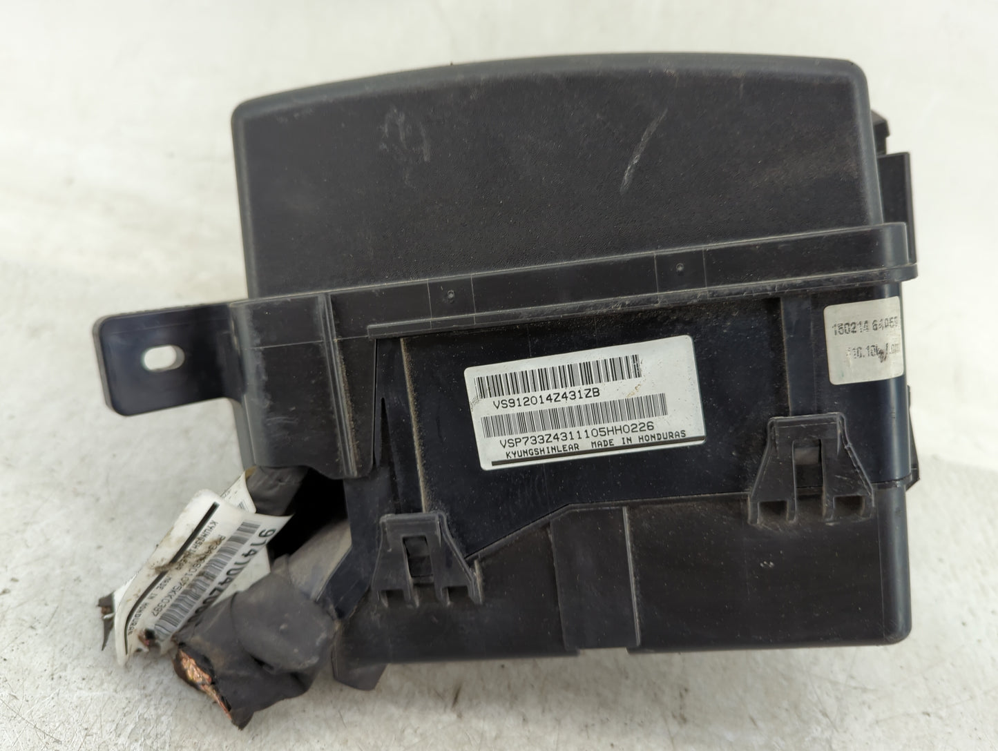 2016 Hyundai Santa Fe Fusebox Fuse Box Panel Relay Module Fits OEM Used Auto Parts - Oemusedautoparts1.com