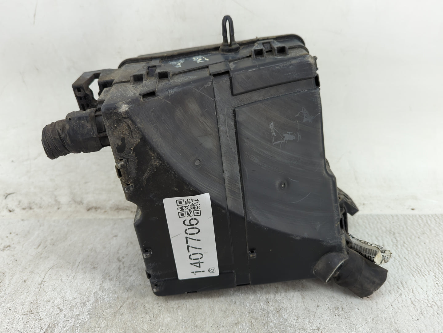 2016 Hyundai Santa Fe Fusebox Fuse Box Panel Relay Module Fits OEM Used Auto Parts - Oemusedautoparts1.com