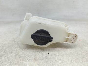 2013 Hyundai Santa Fe Radiator Coolant Overflow Expansion Tank Bottle - Oemusedautoparts1.com