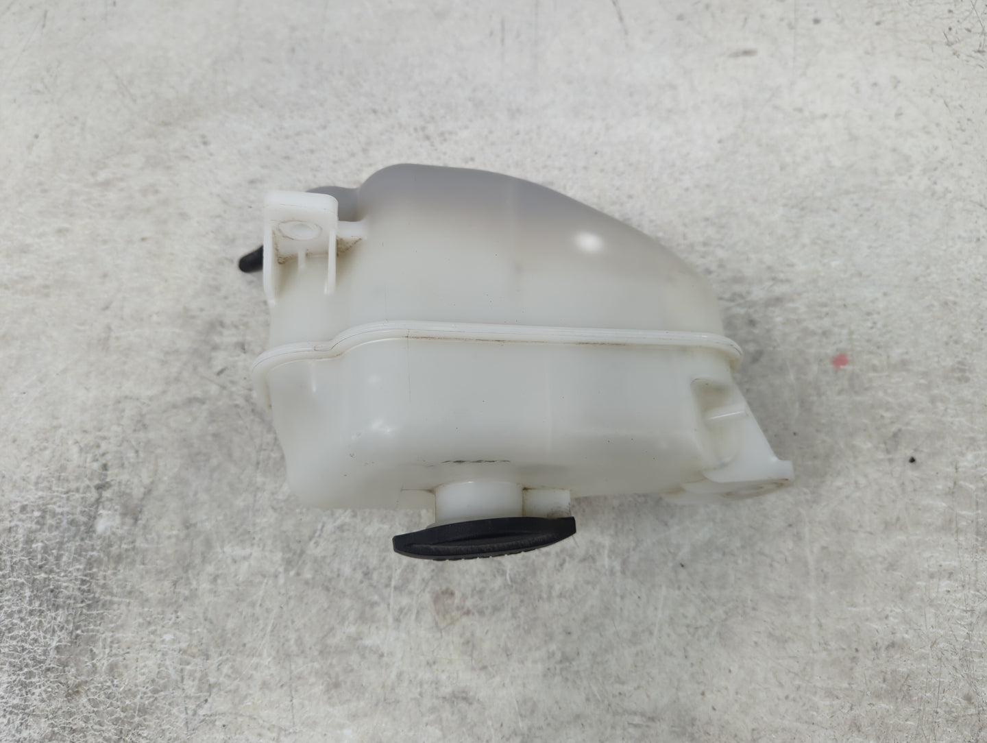 2013 Hyundai Santa Fe Radiator Coolant Overflow Expansion Tank Bottle 1409763 - Oemusedautoparts1.com