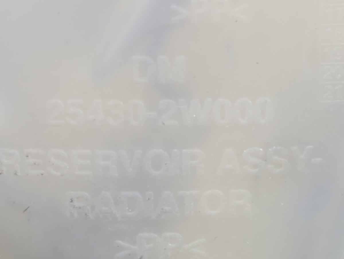 2013 Hyundai Santa Fe Radiator Coolant Overflow Expansion Tank Bottle 1409763 - Oemusedautoparts1.com