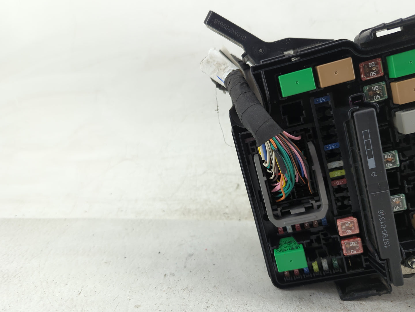 2016 Hyundai Santa Fe Fusebox Fuse Box Panel Relay Module P/N:91941-4Z011 Fits OEM Used Auto Parts - Oemusedautoparts1.com