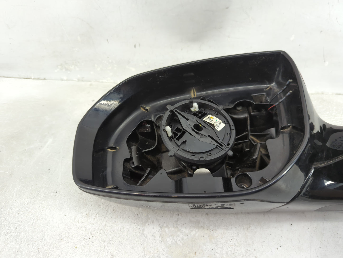2013-2016 Hyundai Santa Fe Driver Side View Mirror - Left Door Mirror OEM Used - Oemusedautoparts1.com