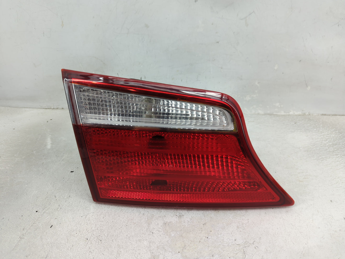 2013-2016 Hyundai Santa Fe Tail Light Assembly Driver Left OEM Fits Fits 2013 2014 2015 2016 OEM Used Auto Parts - Oemusedau