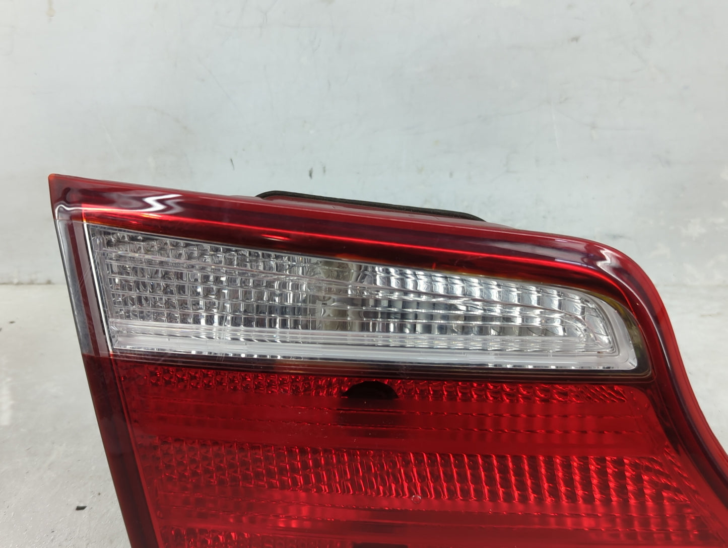 2013-2016 Hyundai Santa Fe Tail Light Assembly Driver Left OEM Fits Fits 2013 2014 2015 2016 OEM Used Auto Parts - Oemusedau