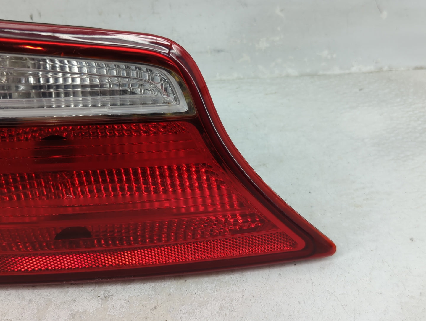 2013-2016 Hyundai Santa Fe Tail Light Assembly Driver Left OEM Fits Fits 2013 2014 2015 2016 OEM Used Auto Parts - Oemusedau