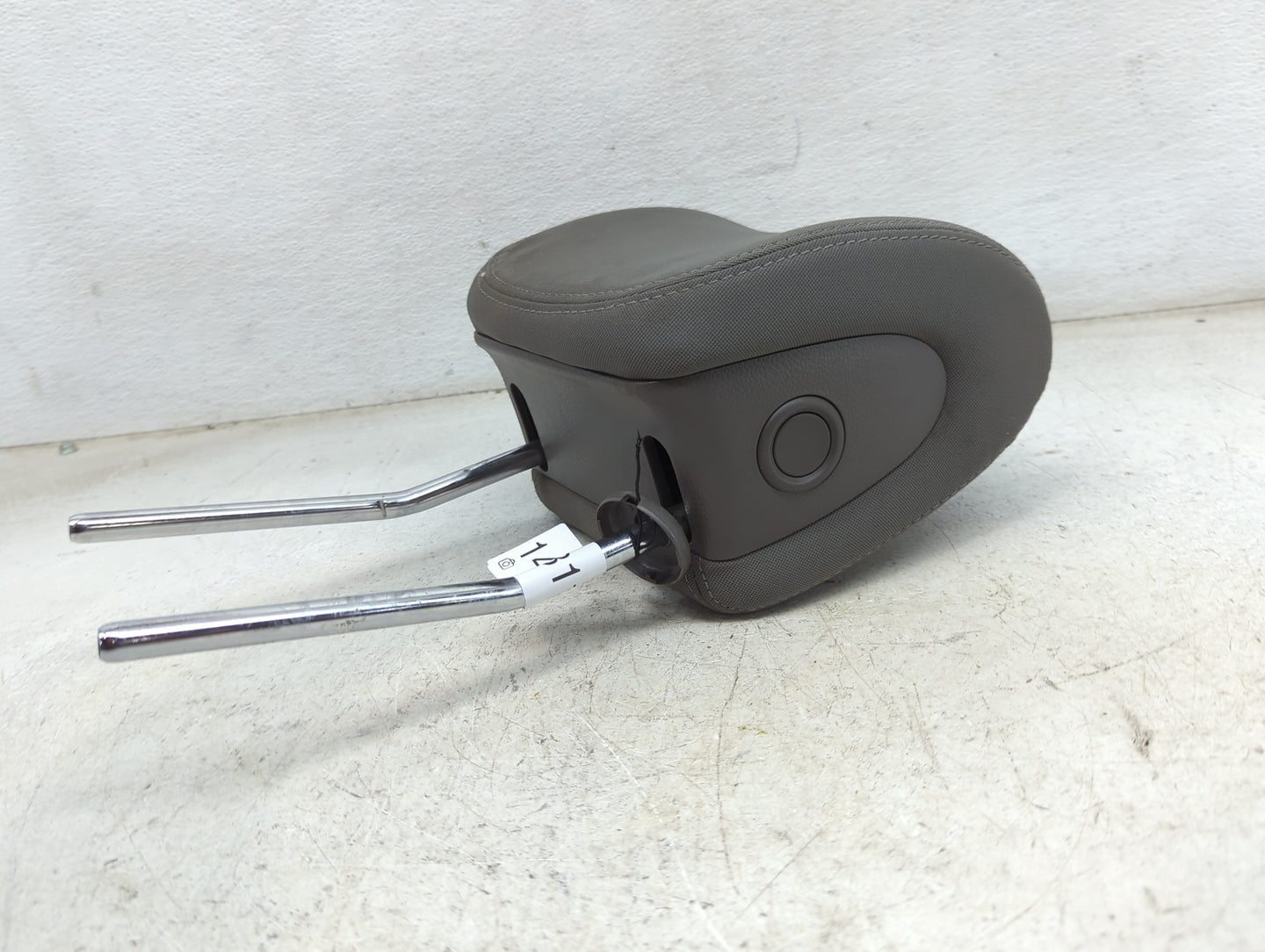 2016 Hyundai Santa Fe Headrest Head Rest Front Driver Seat Gray - Oemusedautoparts1.com