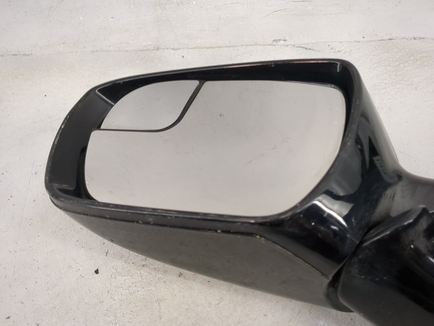 2015-2018 Hyundai Santa Fe Driver Side View Mirror - Left Door Mirror OEM Used - Oemusedautoparts1.com