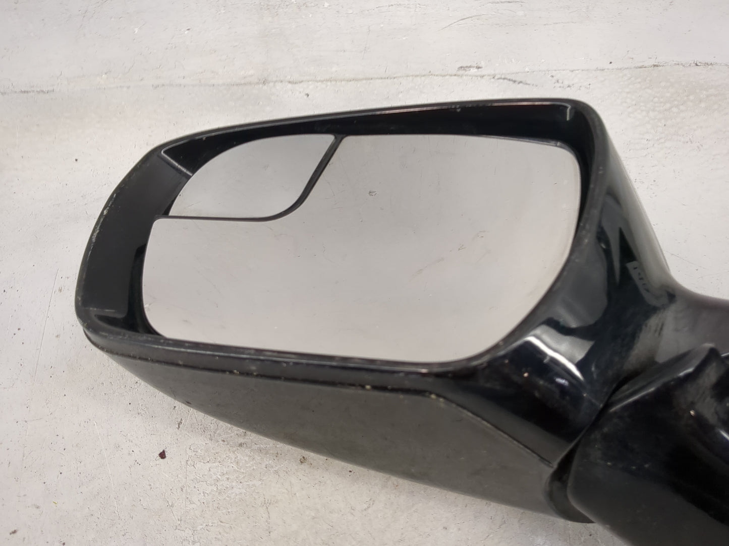 2015-2018 Hyundai Santa Fe Driver Side View Mirror - Left Door Mirror OEM Used - Oemusedautoparts1.com