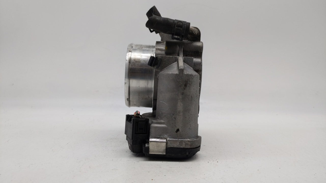 2016 Hyundai Santa Fe Throttle Body P/N:35100-2G700 Fits Fits 2011 2012 2013 2014 2015 OEM Used Auto Parts - Oemusedautopart