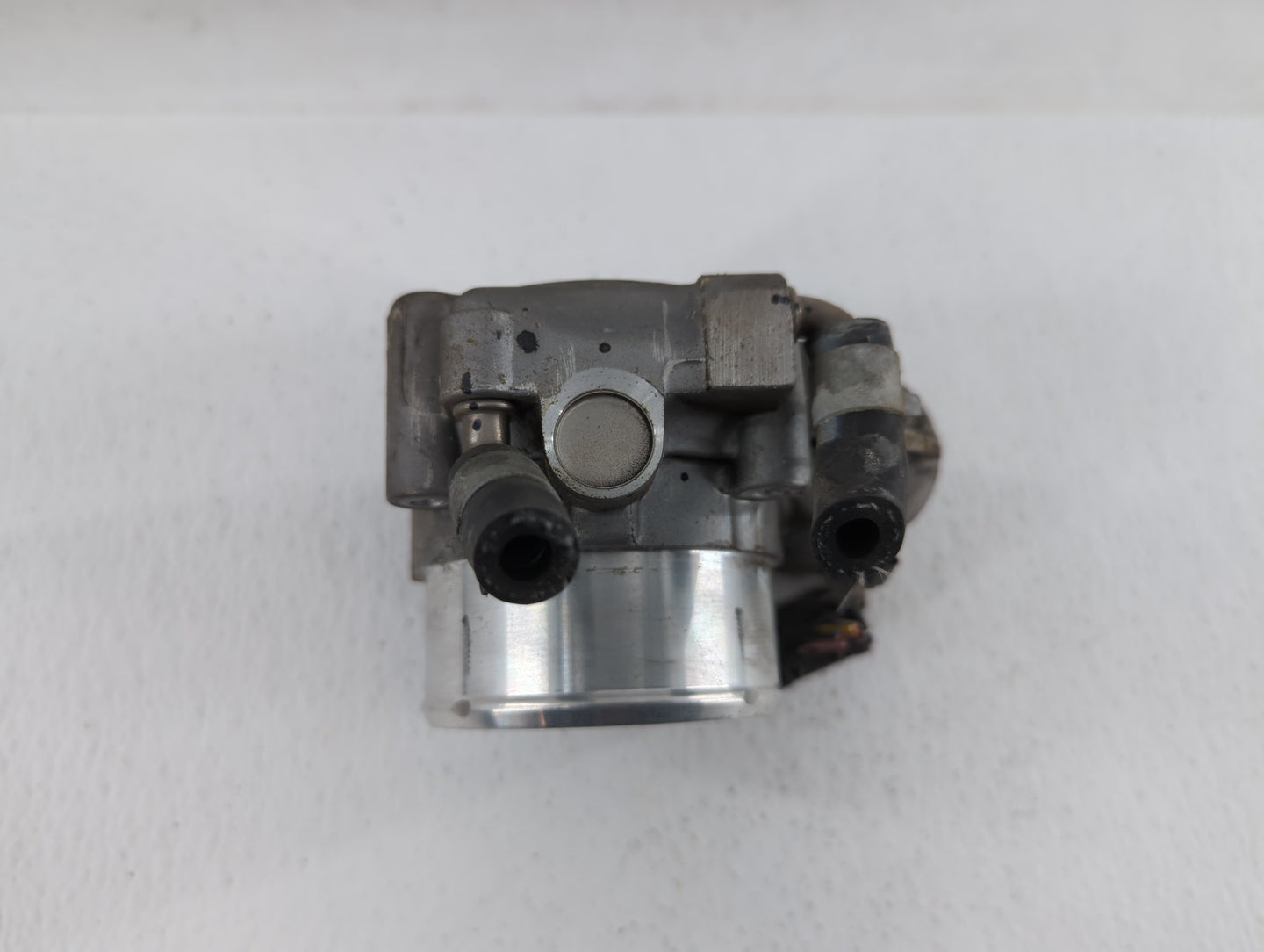 2016 Hyundai Santa Fe Throttle Body P/N:35100-2G600 Fits Fits 2015 2017 2018 2019 OEM Used Auto Parts - Oemusedautoparts1.co