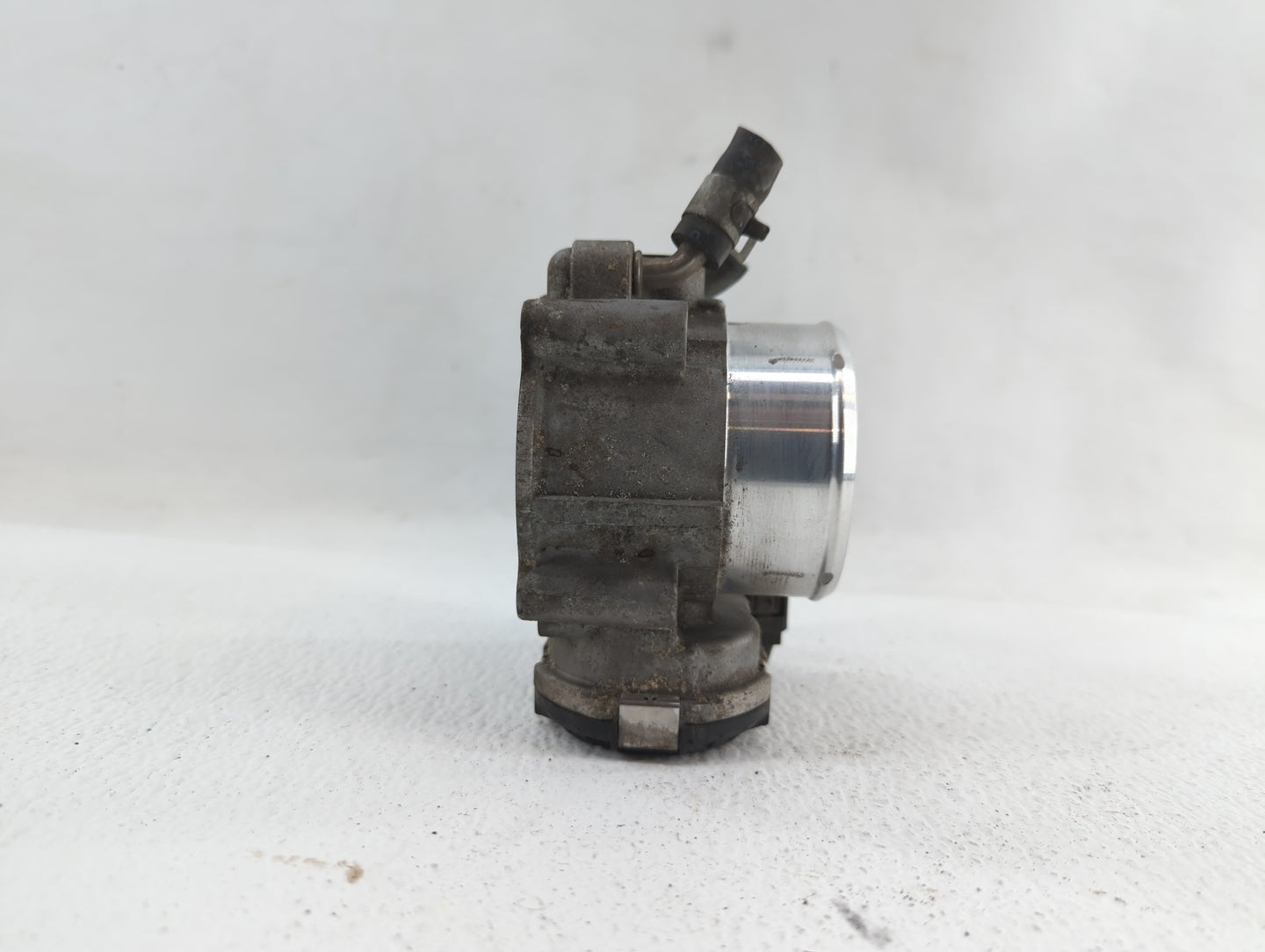 2016 Hyundai Santa Fe Throttle Body P/N:35100-2G600 Fits Fits 2015 2017 2018 2019 OEM Used Auto Parts - Oemusedautoparts1.co