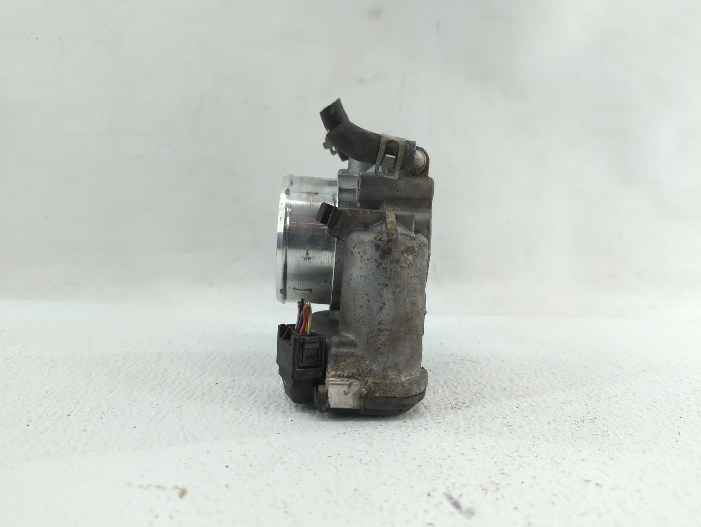 2016 Hyundai Santa Fe Throttle Body P/N:35100-2G600 Fits Fits 2015 2017 2018 2019 OEM Used Auto Parts - Oemusedautoparts1.co