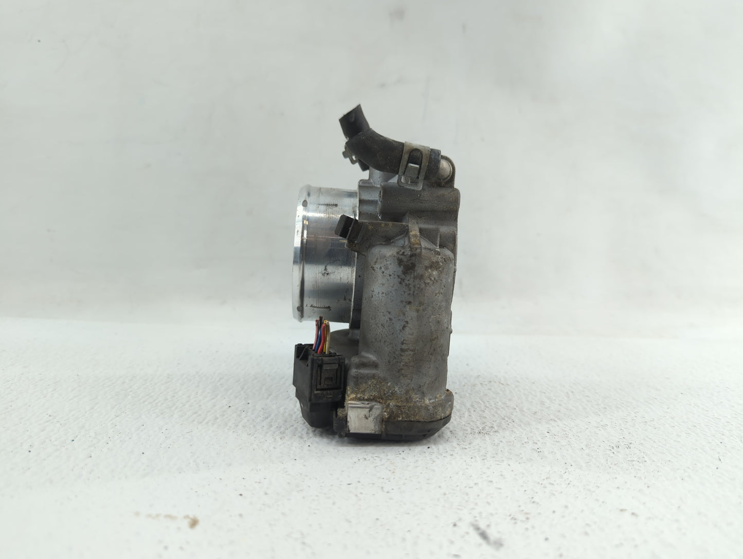 2016 Hyundai Santa Fe Throttle Body P/N:35100-2G600 Fits Fits 2015 2017 2018 2019 OEM Used Auto Parts - Oemusedautoparts1.co