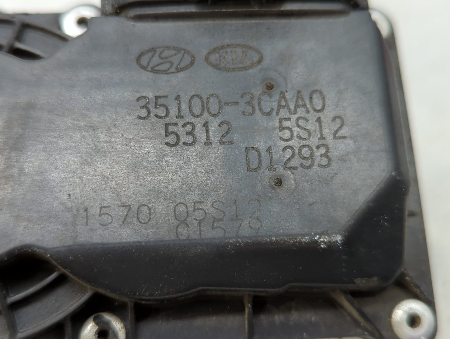 2013-2018 Hyundai Santa Fe Throttle Body P/N:35100-3CAA0 Fits Fits 2012 2013 2014 2015 2016 2017 2018 OEM Used Auto Parts - 