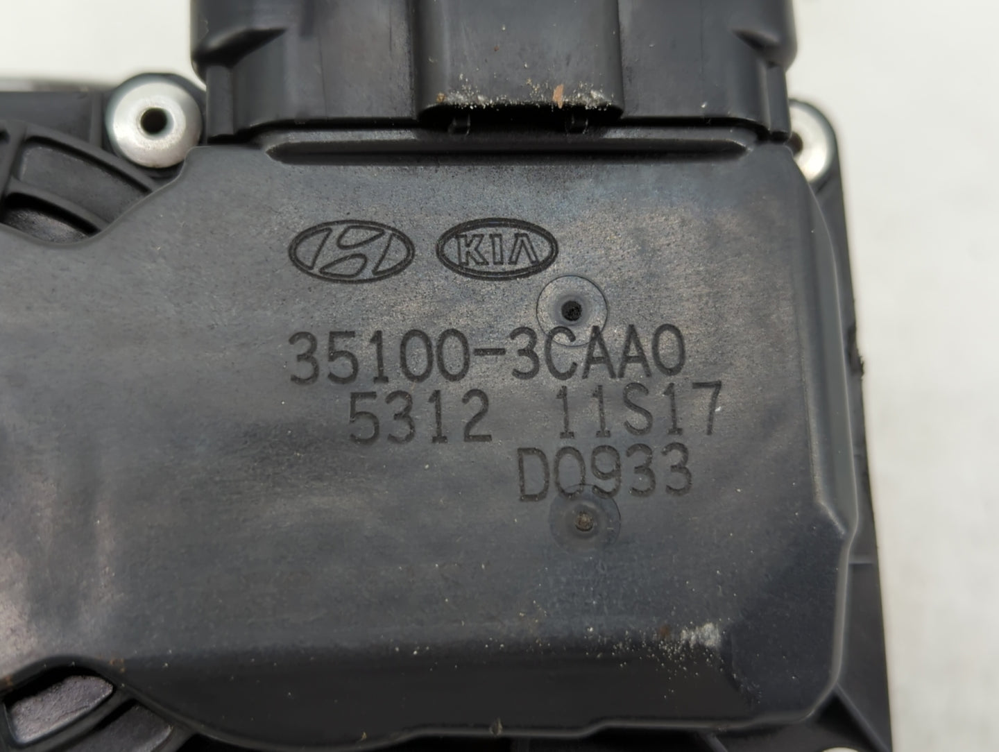 2013-2018 Hyundai Santa Fe Throttle Body P/N:35100-3CAA0 Fits Fits 2012 2013 2014 2015 2016 2017 2018 OEM Used Auto Parts - 