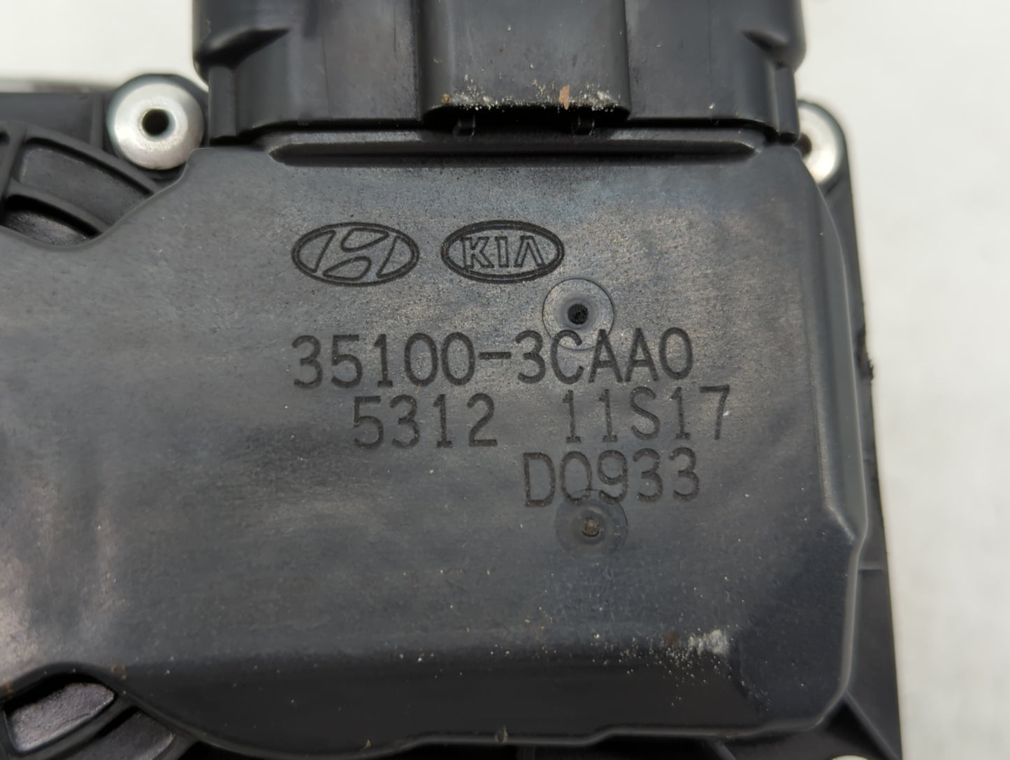 2013-2018 Hyundai Santa Fe Throttle Body P/N:35100-3CAA0 Fits Fits 2012 2013 2014 2015 2016 2017 2018 OEM Used Auto Parts - 