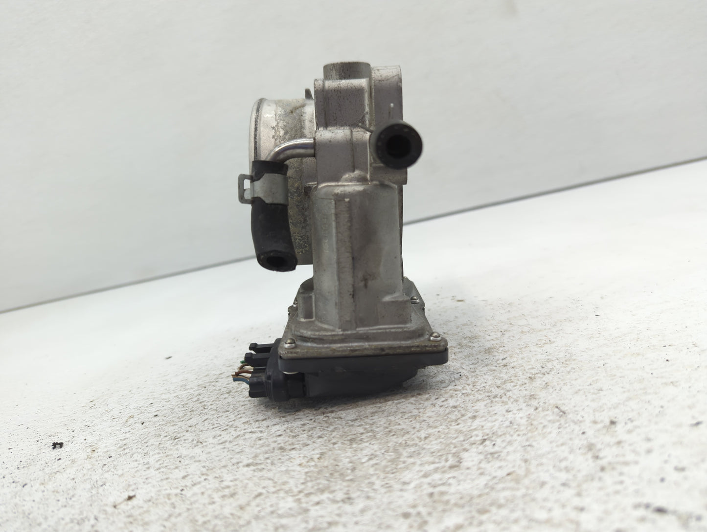 2013-2018 Hyundai Santa Fe Throttle Body P/N:35100-3CAA0 Fits Fits 2012 2013 2014 2015 2016 2017 2018 OEM Used Auto Parts - 