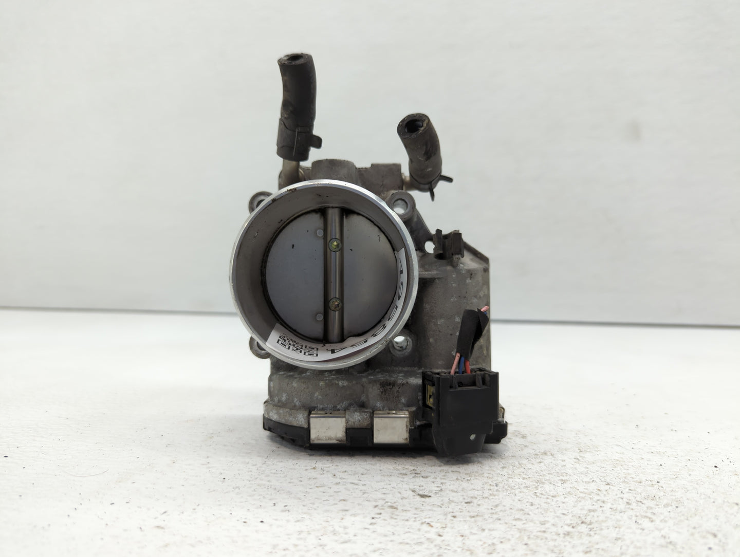 2016 Hyundai Santa Fe Throttle Body P/N:35100-2G700 Fits Fits 2011 2012 2013 2014 2015 OEM Used Auto Parts - Oemusedautopart