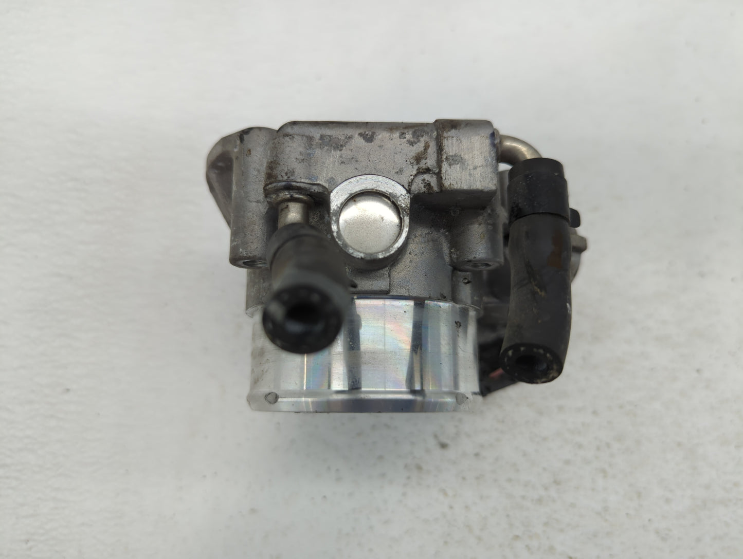2016 Hyundai Santa Fe Throttle Body P/N:35100-2G700 Fits Fits 2011 2012 2013 2014 2015 OEM Used Auto Parts - Oemusedautopart