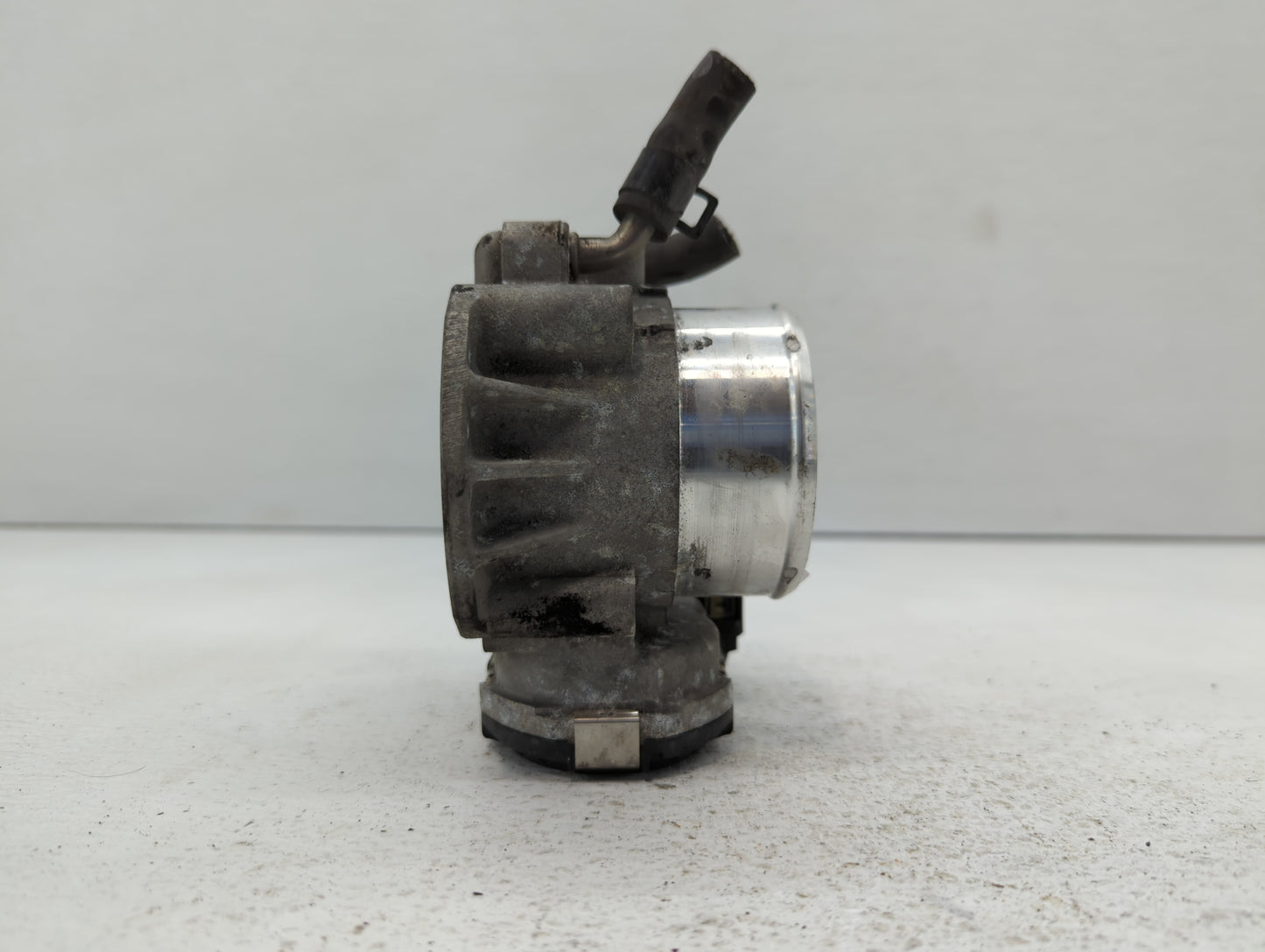 2016 Hyundai Santa Fe Throttle Body P/N:35100-2G700 Fits Fits 2011 2012 2013 2014 2015 OEM Used Auto Parts - Oemusedautopart