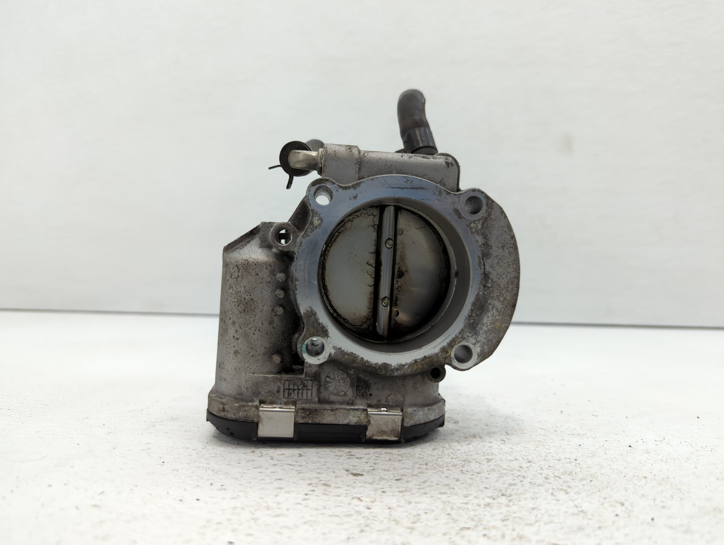 2016 Hyundai Santa Fe Throttle Body P/N:35100-2G700 Fits Fits 2011 2012 2013 2014 2015 OEM Used Auto Parts - Oemusedautopart