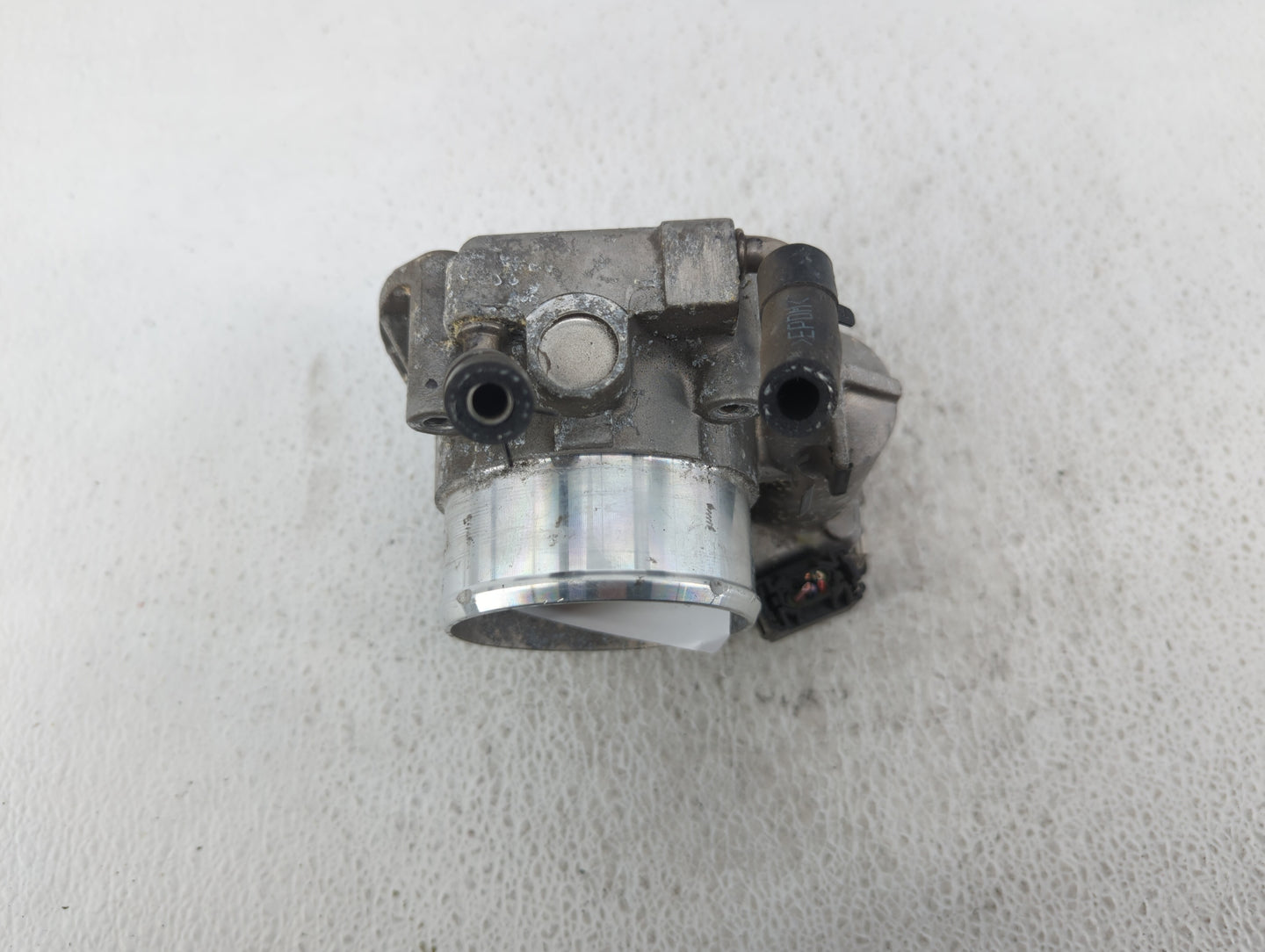 2016 Hyundai Santa Fe Throttle Body P/N:35100-2G700 Fits Fits 2011 2012 2013 2014 2015 OEM Used Auto Parts - Oemusedautopart