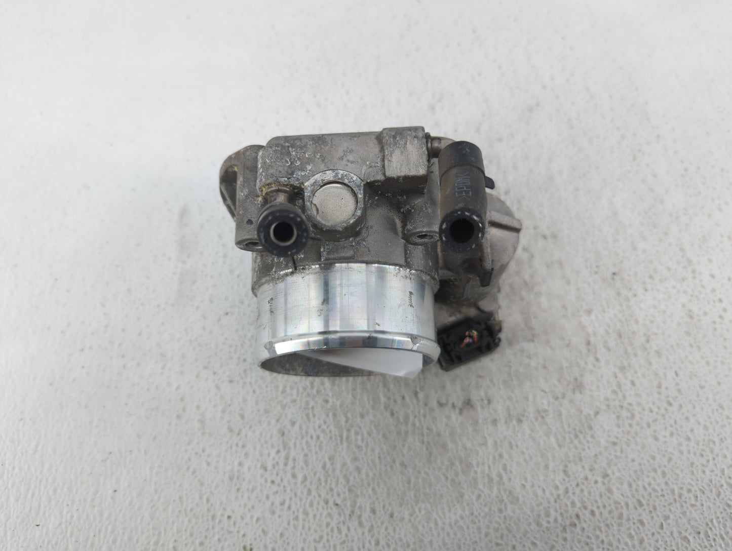 2016 Hyundai Santa Fe Throttle Body P/N:35100-2G700 Fits Fits 2011 2012 2013 2014 2015 OEM Used Auto Parts - Oemusedautopart
