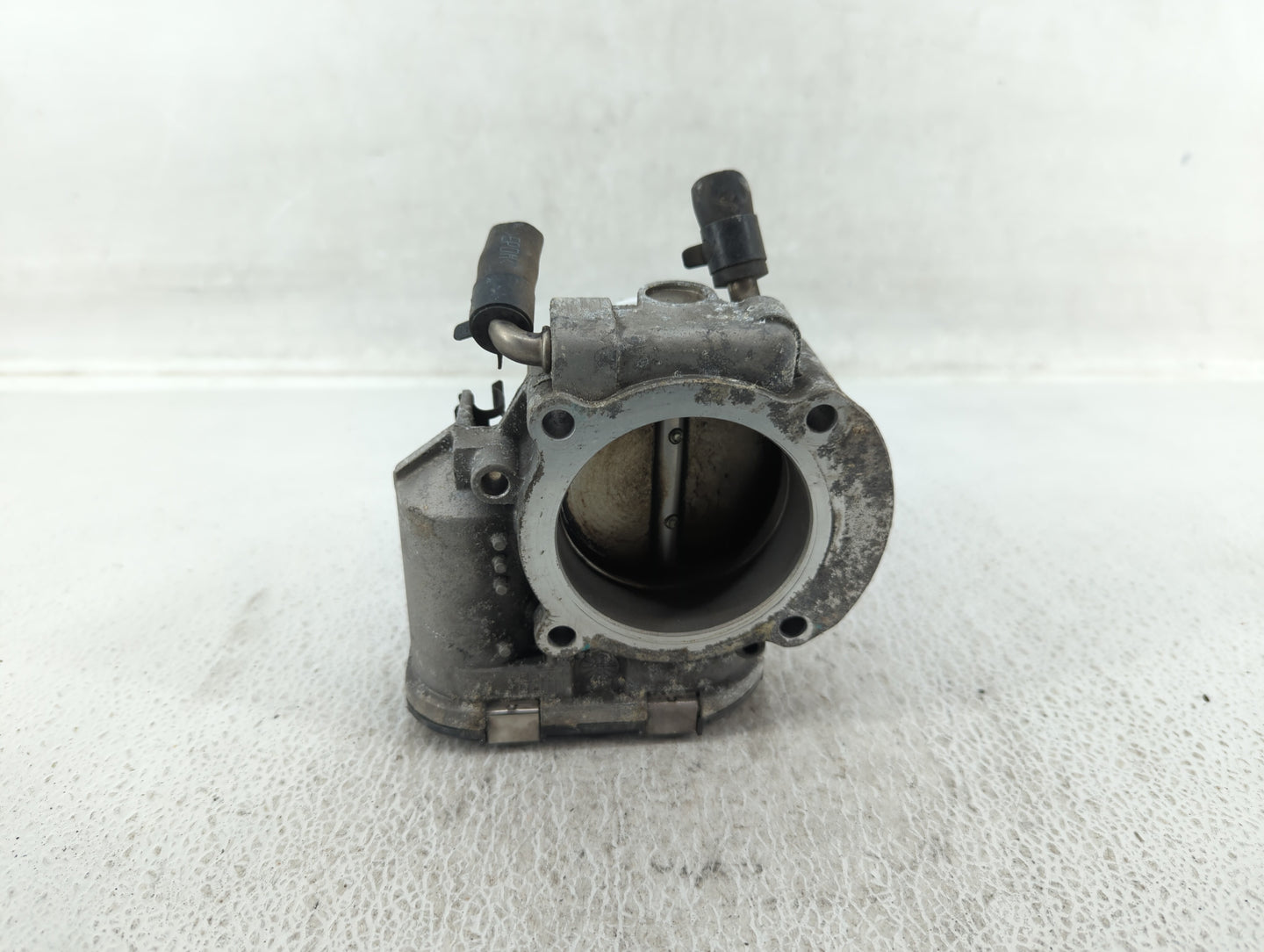 2016 Hyundai Santa Fe Throttle Body P/N:35100-2G700 Fits Fits 2011 2012 2013 2014 2015 OEM Used Auto Parts - Oemusedautopart